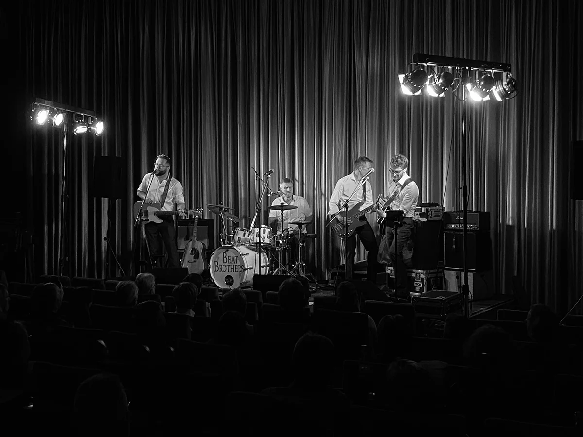 Beat Brothers spielen Gitarrenmusik im Kino Scala.